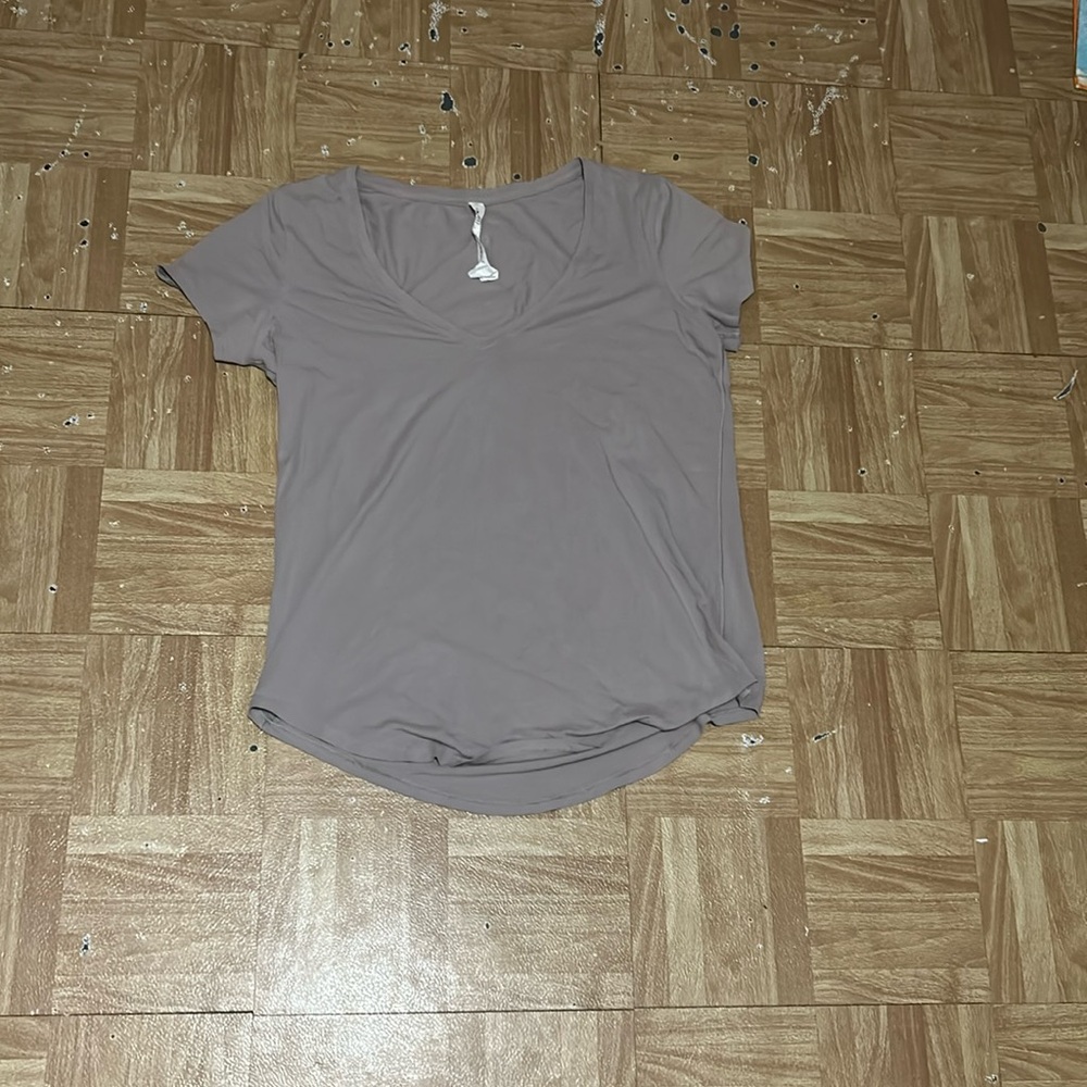 Lululemon size 6 shirt
